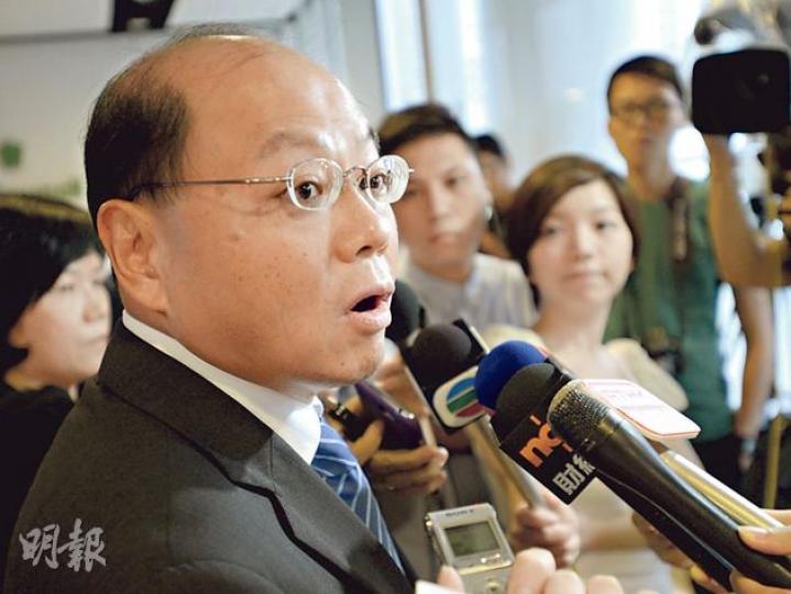 警務處長曾偉雄(圖)對於人大委員長張德江認同香港紀律部隊工作,感到「非常高興」,並指張關心香港情况是「理所當然」。 (葉家豪攝) 警務處長曾偉雄(圖)對於人大委員長張德江認同香港紀律部隊工作,感到「非常高興」,並指張關心香港情况是「理所當然」。 (葉家豪攝)