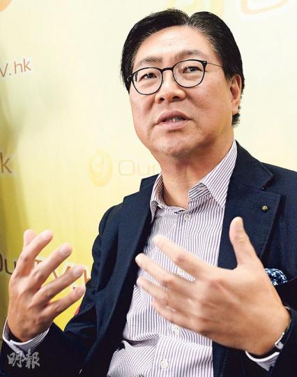 商務及經濟發展局前局長馬時亨說,政府應與各界多溝通,又說「如果我是梁特首,我會單對單請你們(立會議員)食飯聊天」。(劉焌陶攝) 商務及經濟發展局前局長馬時亨說,政府應與各界多溝通,又說「如果我是梁特首,我會單對單請你們(立會議員)食飯聊天」。(劉焌陶攝)