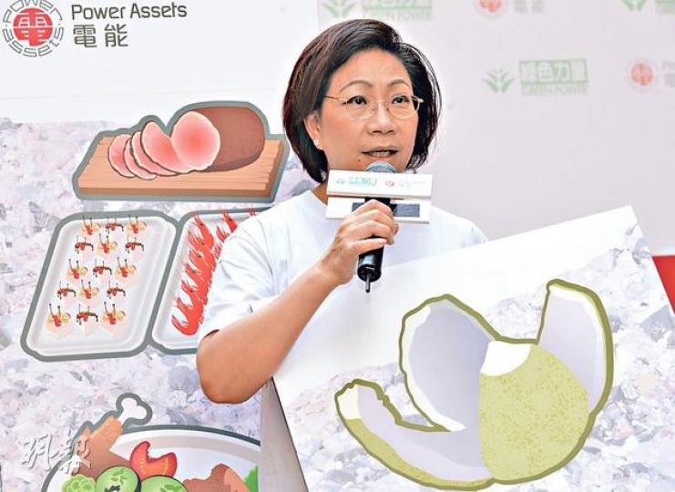 特首夫人梁唐青儀噚日同大家分享中秋節減少廚餘嘅貼士,仲用埋圖畫教大家物盡其用,如將沙田柚嘅皮留起,做蝦子柚皮。(盧翊銘攝) 特首夫人梁唐青儀噚日同大家分享中秋節減少廚餘嘅貼士,仲用埋圖畫教大家物盡其用,如將沙田柚嘅皮留起,做蝦子柚皮。(盧翊銘攝)