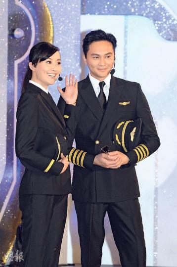 張智霖與陳法拉成為現場觀眾公認的一對。(攝影:孫華中)張智霖、胡杏兒、陳法拉、羅仲謙、胡定欣、鄧梓峰、江美儀、單立文等穿上制服睇大結局。(攝影:孫華中)Cool魔走入粉絲堆大受歡迎。(攝影:孫華中)胡杏兒雖然在《衝II》佔戲不算多,但仍有大批粉絲支持。(攝影:孫華中) 張智霖與陳法拉成為現場觀眾公認的一對。(攝影:孫華中)張智霖、胡杏兒、陳法拉、羅仲謙、胡定欣、鄧梓峰、江美儀、單立文等穿上制服睇大結局。(攝影:孫華中)Cool魔走入粉絲堆大受歡迎。(攝影:孫華中)胡杏兒雖然在《衝II》佔戲不算多,但仍有大批粉絲支持。(攝影:孫華中)