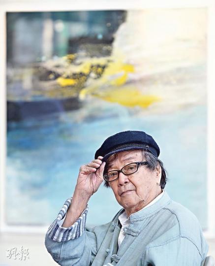 名畫家韓志勳(圖)昨趁91歲生日,在中環交易廣場中央大廳舉行「韓志勳91選展」,展出過去50多年創作生涯的24幅精選作品,當中包括他中風後經歷4年狀態下滑後,首幅靈感湧現作品《沛餘》(後)。(余俊亮攝) 名畫家韓志勳(圖)昨趁91歲生日,在中環交易廣場中央大廳舉行「韓志勳91選展」,展出過去50多年創作生涯的24幅精選作品,當中包括他中風後經歷4年狀態下滑後,首幅靈感湧現作品《沛餘》(後)。(余俊亮攝)