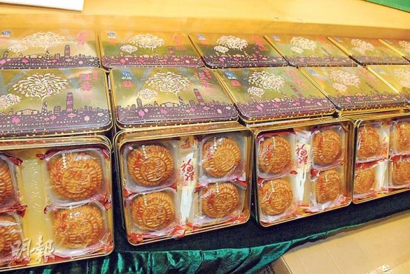 海關檢獲的冒牌「恒香月餅」幾可亂真。(伍浦鋒攝) 海關檢獲的冒牌「恒香月餅」幾可亂真。(伍浦鋒攝)