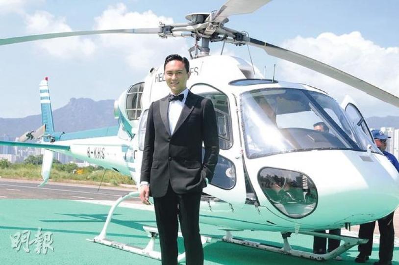 張智霖獲公司特別斥資六位數字坐直升機在空中行大運，足見備受重視。（攝影：孫華中）「Cool魔」有一班性感空姐伴着出場。（攝影：孫華中）