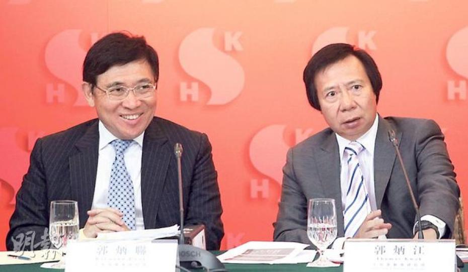 新地主席郭炳聯(左)及郭炳江認為,集團未來會集中應付手上在內地的眾多項目,暫時不會在內地收購大地盤,但是肯定發展歷來最大的徐家匯中心項目時,毋須集資。(郭慶輝攝) 新地主席郭炳聯(左)及郭炳江認為,集團未來會集中應付手上在內地的眾多項目,暫時不會在內地收購大地盤,但是肯定發展歷來最大的徐家匯中心項目時,毋須集資。(郭慶輝攝)