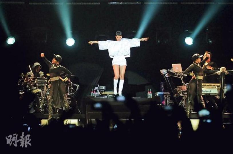 Rihanna由頭至尾只以一套服裝上陣。（攝影：鍾偉茵）