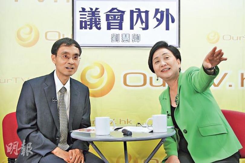 基本法委員會委員陳弘毅(左)出席劉慧卿(右)的網上節目訪問,他認為特首普選提名門檻可以定為提委會八分之一。(林俊源攝)(明報製圖) 基本法委員會委員陳弘毅(左)出席劉慧卿(右)的網上節目訪問,他認為特首普選提名門檻可以定為提委會八分之一。(林俊源攝)(明報製圖)