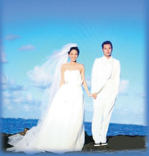 鄭希怡與準夫婿Andy面對美景,影婚紗相特別醒神。(微博圖片) 鄭希怡與準夫婿Andy面對美景,影婚紗相特別醒神。(微博圖片)