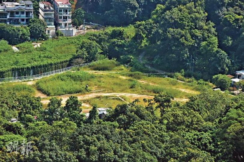 豪宅市道淡靜,影響財團投地意欲,百利保與富豪酒店以低價約23.9億元奪得沙田九肚578地盤,每呎樓面地價跌穿7000關口,低見6837元,屬區內兩年新低。(劉焌陶攝)(明報製圖) 豪宅市道淡靜,影響財團投地意欲,百利保與富豪酒店以低價約23.9億元奪得沙田九肚578地盤,每呎樓面地價跌穿7000關口,低見6837元,屬區內兩年新低。(劉焌陶攝)(明報製圖)