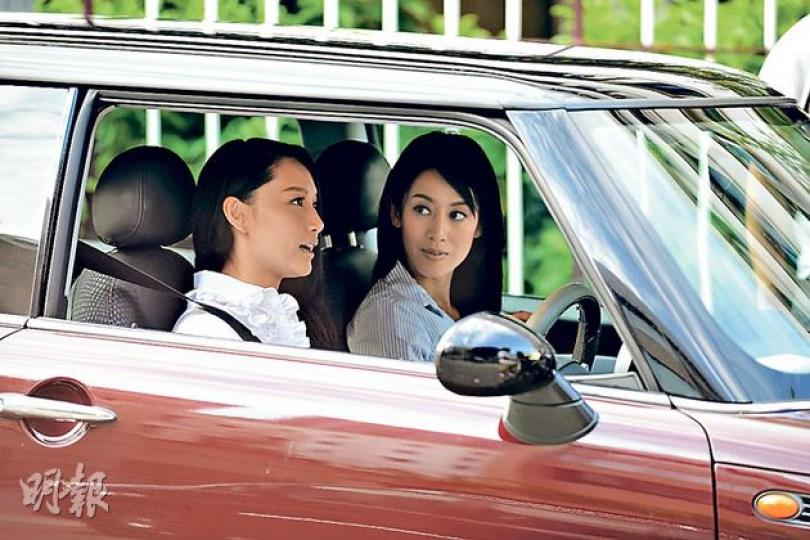 徐子珊與Toby在車廂內演對手戲。(攝影﹕黃梓烜、梁榮達)徐子珊在跑馬地拍攝新劇《點金勝手》。(攝影﹕黃梓烜、梁榮達) 徐子珊與Toby在車廂內演對手戲。(攝影﹕黃梓烜、梁榮達)徐子珊在跑馬地拍攝新劇《點金勝手》。(攝影﹕黃梓烜、梁榮達)