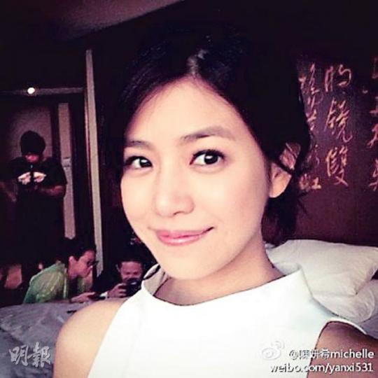 陳妍希前晚在微博公布減肥成績,下巴明顯尖了。(微博圖片) 陳妍希前晚在微博公布減肥成績,下巴明顯尖了。(微博圖片)