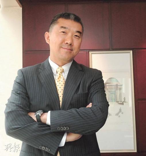 年僅45歲的王立新,兩年前當上五礦資源董事長後,已決心改變國企財大氣粗的形象,希望外界明白,國企「走出去」也會守規矩,有紀律,以價值為主導,而非外媒形容的那樣「帶有政治目的」。(陳淑安攝) 年僅45歲的王立新,兩年前當上五礦資源董事長後,已決心改變國企財大氣粗的形象,希望外界明白,國企「走出去」也會守規矩,有紀律,以價值為主導,而非外媒形容的那樣「帶有政治目的」。(陳淑安攝)