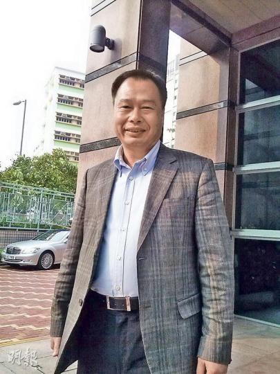 元朗區當然區議員、八鄉鄉事委員會主席及甲龍村原居民村代表曾憲強(圖)昨於庭外表示,他的原居民身分廣受甲龍村村民認同,又指是次聆訊無謂。(何海棠攝) 元朗區當然區議員、八鄉鄉事委員會主席及甲龍村原居民村代表曾憲強(圖)昨於庭外表示,他的原居民身分廣受甲龍村村民認同,又指是次聆訊無謂。(何海棠攝)