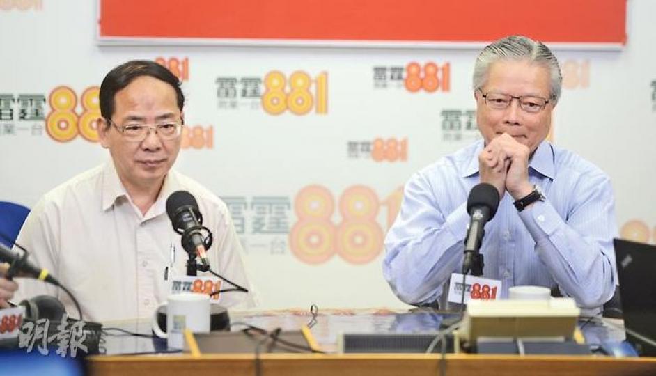 港九藥房商會主席劉愛國(左)與立法會批發及零售界議員方剛(右)均表示,業界承諾儲存充足奶粉供應本地嬰兒,並接受突擊檢查為撤銷限奶令作準備。(黃志東攝) 港九藥房商會主席劉愛國(左)與立法會批發及零售界議員方剛(右)均表示,業界承諾儲存充足奶粉供應本地嬰兒,並接受突擊檢查為撤銷限奶令作準備。(黃志東攝)