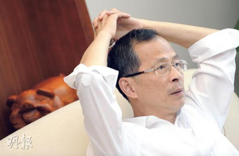 立法會主席曾鈺成昨與傳媒聚會,他強調若2017年沒普選、政改原地踏步香港將無法管治,因經驗說明過去制度未能產生有能力的管治班子,他相信中央正研判普選問題,即願意承擔風險不排除部分人入閘,還是拋出零風險方案,呼籲各方給予空間讓其考慮。(余俊亮攝) 立法會主席曾鈺成昨與傳媒聚會,他強調若2017年沒普選、政改原地踏步香港將無法管治,因經驗說明過去制度未能產生有能力的管治班子,他相信中央正研判普選問題,即願意承擔風險不排除部分人入閘,還是拋出零風險方案,呼籲各方給予空間讓其考慮。(余俊亮攝)