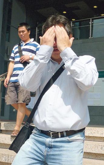 涉嫌詐騙房委會的中年漢蕭德明否認欺詐罪,保釋候審。(羅慧茵攝)工程公司東主林少彬(圖)為友人偽造工作證明,認罪候判。(羅慧茵攝) 涉嫌詐騙房委會的中年漢蕭德明否認欺詐罪,保釋候審。(羅慧茵攝)工程公司東主林少彬(圖)為友人偽造工作證明,認罪候判。(羅慧茵攝)