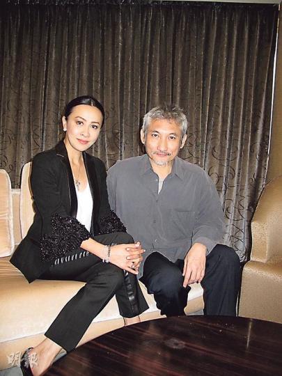 劉嘉玲與徐克接受訪問時互笠高帽。(攝影/記者﹕柯美) 劉嘉玲與徐克接受訪問時互笠高帽。(攝影/記者﹕柯美)