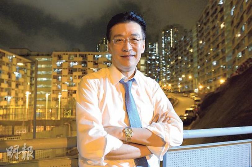 醫學會前副會長史泰祖年幼家貧,曾一家六口居於板間房。他笑言當年貧窮但不覺困苦,全因當時社會有向上流動的機會,認為現時政府有需要援助貧戶,才可解決跨代貧窮的困局。(葉家豪攝) 醫學會前副會長史泰祖年幼家貧,曾一家六口居於板間房。他笑言當年貧窮但不覺困苦,全因當時社會有向上流動的機會,認為現時政府有需要援助貧戶,才可解決跨代貧窮的困局。(葉家豪攝)
