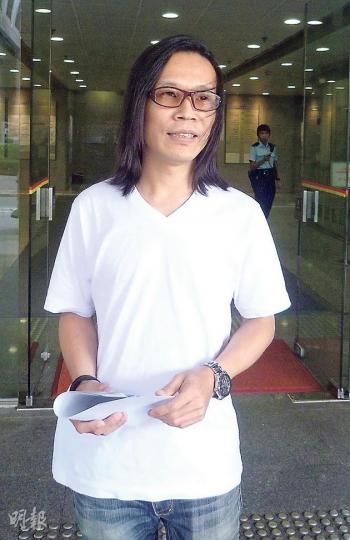 為申請離港度蜜月而認罪的社運人士楊匡(圖)昨在社交網站表示,「為愛情付出,是本分,友們覺得浪漫,是因為這個社會缺少真正的浪漫」。(何海棠攝) 為申請離港度蜜月而認罪的社運人士楊匡(圖)昨在社交網站表示,「為愛情付出,是本分,友們覺得浪漫,是因為這個社會缺少真正的浪漫」。(何海棠攝)