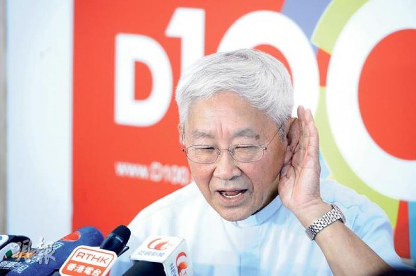 天主教香港教區前主教陳日君說,中央把不同意見指為港人與中央「對立」、「要造反」的說法可笑,「一隻兔仔喺獅子面前,點樣對立呀?」他強調,香港有言論自由,港人發表不同意見不等於與中央對立。(尹錦恩攝) 天主教香港教區前主教陳日君說,中央把不同意見指為港人與中央「對立」、「要造反」的說法可笑,「一隻兔仔喺獅子面前,點樣對立呀?」他強調,香港有言論自由,港人發表不同意見不等於與中央對立。(尹錦恩攝)
