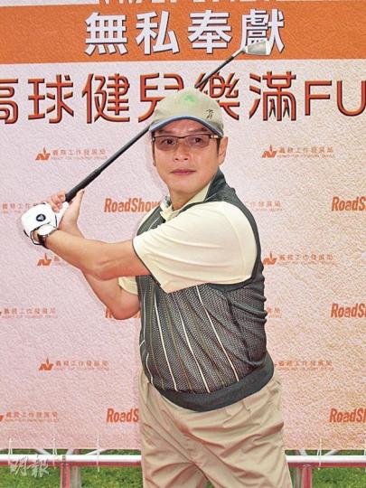 阿倫表示自患上頸椎移位後,已數年沒打高爾夫球。(攝影/記者﹕孫慧莊) 阿倫表示自患上頸椎移位後,已數年沒打高爾夫球。(攝影/記者﹕孫慧莊)