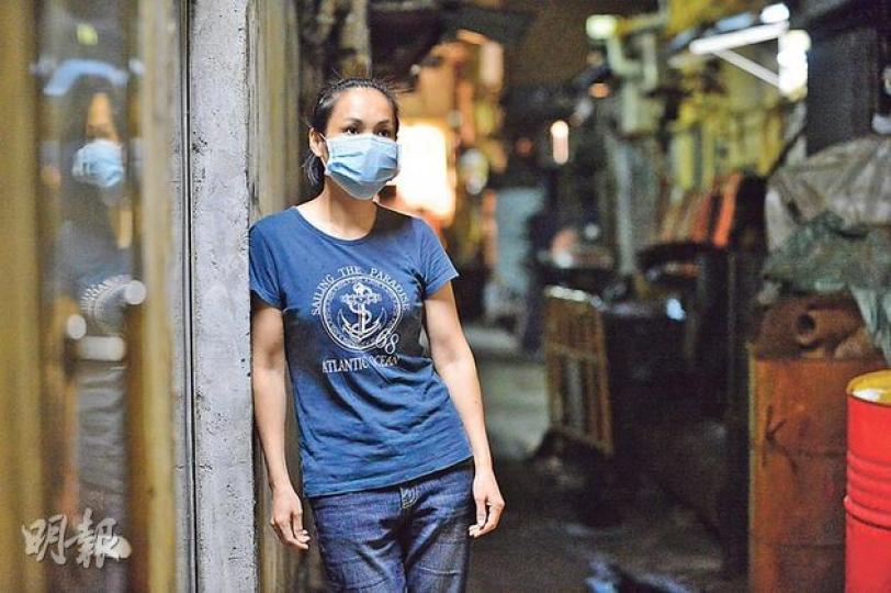 李太(圖)一家三口住劏房,靠丈夫每月約1萬元薪金維持生計,李太有意兼職幫補家計,一家人最想盡快上公屋,改善生活。(鄧宗弘攝) 李太(圖)一家三口住劏房,靠丈夫每月約1萬元薪金維持生計,李太有意兼職幫補家計,一家人最想盡快上公屋,改善生活。(鄧宗弘攝)