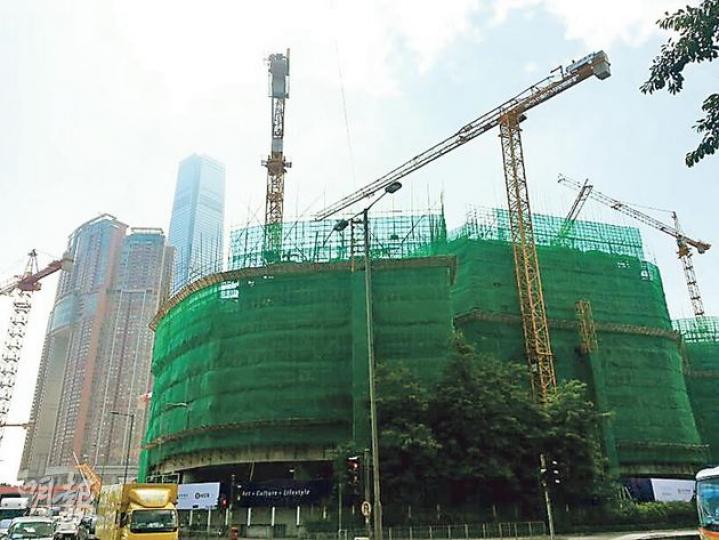 位於西鐵柯士甸站的The Austin,為近期市場上較大型的市區豪宅新盤,代理預料該盤將於本月中公布樓書,並於月內開售。(明報記者攝)(明報製圖) 位於西鐵柯士甸站的The Austin,為近期市場上較大型的市區豪宅新盤,代理預料該盤將於本月中公布樓書,並於月內開售。(明報記者攝)(明報製圖)