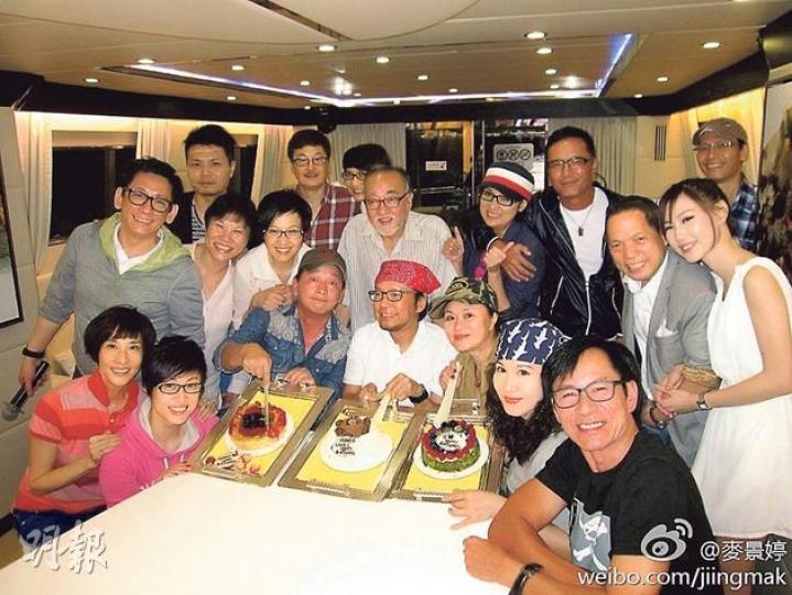 林建明、賈思樂及廖啟智3個壽星,前日與一大班好友坐遊艇出海慶祝生日。(微博圖片) 林建明、賈思樂及廖啟智3個壽星,前日與一大班好友坐遊艇出海慶祝生日。(微博圖片)