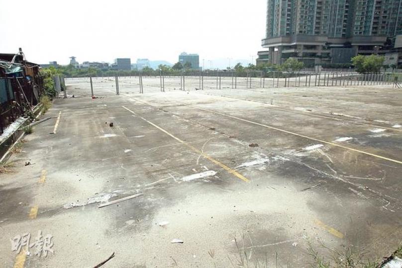 將軍澳數據中心用地昨日截標,接獲佳明集團及香港中立機樓等5份標書,地皮鄰近日出康城領都,市場估值逾7億至11億元。(林俊源攝)(明報製圖) 將軍澳數據中心用地昨日截標,接獲佳明集團及香港中立機樓等5份標書,地皮鄰近日出康城領都,市場估值逾7億至11億元。(林俊源攝)(明報製圖)