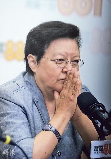 對於美國駐港總領事夏千福及英國外交大臣分別在不同場合談及香港政改,全國人大常委范徐麗泰昨日出席商台節目時說,這些國家如此高調是有意無意製造麻煩,阻礙中國崛起,指香港人「唔好咁天真,真係唔好畀人利用」。(劉焌陶攝) 對於美國駐港總領事夏千福及英國外交大臣分別在不同場合談及香港政改,全國人大常委范徐麗泰昨日出席商台節目時說,這些國家如此高調是有意無意製造麻煩,阻礙中國崛起,指香港人「唔好咁天真,真係唔好畀人利用」。(劉焌陶攝)
