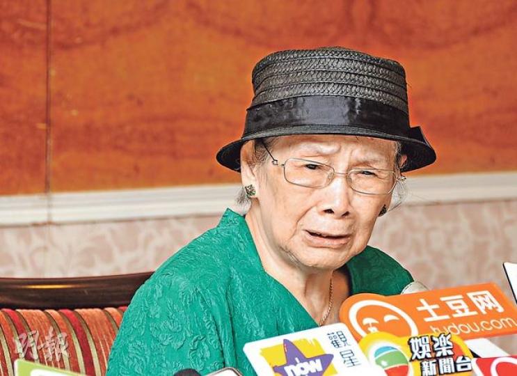 常被說對阿梅不好，梅媽激動地表示：「就算是，又如何？根本不由外人去理。」（攝影：鍾偉茵）梅啟明自言有做散工，加上太太娘家支持以維持生活，有手有腳，不會申請綜援。（攝影：鍾偉茵）