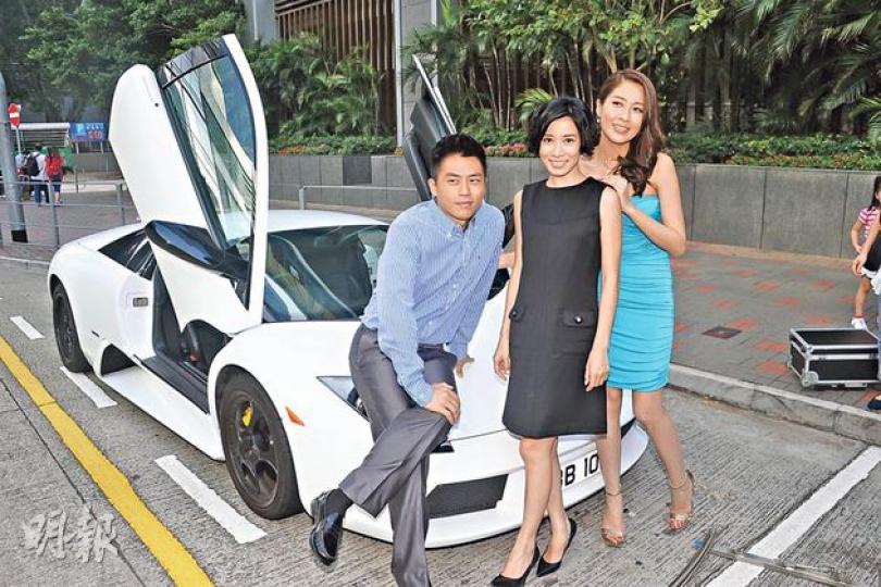 森美(左起)、佘詩曼、陳敏之拍攝新劇《使徒行者》節目巡禮,劇組出動名車,非常大陣仗。(攝影/記者:陳釗)香車美人不特止,還有陳敏之的S身形。(攝影/記者:陳釗)佘詩曼被《使徒行者》的劇本吸引才接拍,她昨日拍攝拉票的場面。(攝影/記者:陳釗) 森美(左起)、佘詩曼、陳敏之拍攝新劇《使徒行者》節目巡禮,劇組出動名車,非常大陣仗。(攝影/記者:陳釗)香車美人不特止,還有陳敏之的S身形。(攝影/記者:陳釗)佘詩曼被《使徒行者》的劇本吸引才接拍,她昨日拍攝拉票的場面。(攝影/記者:陳釗)