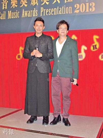 倫永亮成為「CASH音樂成就大獎2013」得主，頒獎禮由表姨甥張繼聰擔任司儀。（攝影/記者：楊安莉）官恩娜與連詩雅將競逐「最佳女歌手演繹」獎項。（攝影/記者：楊安莉）