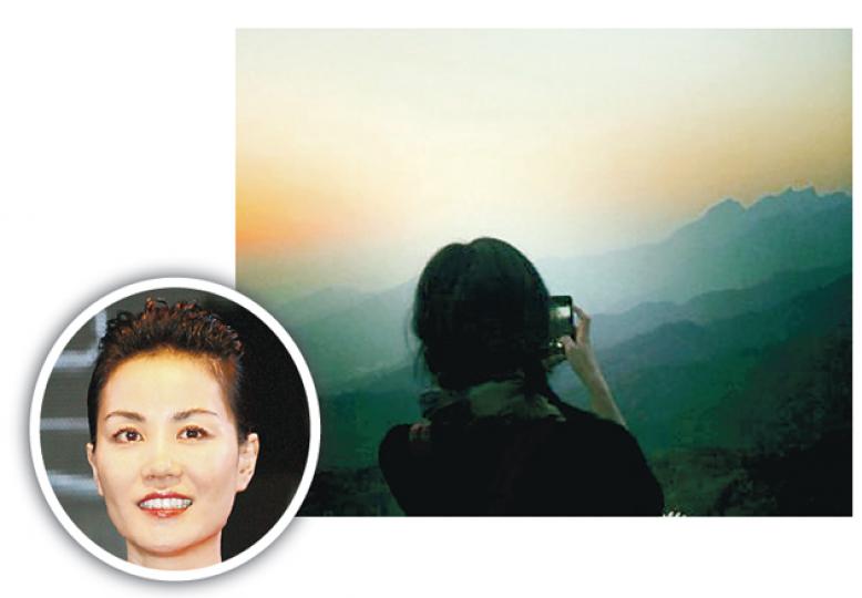 束了孖辮的王菲雖然做了「影後」，但依然獲粉絲讚美。（微博圖片） 王菲鏡頭下的長城。（微博圖片）