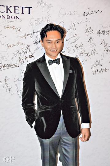 張智霖對於視帝獎項抱平常心。（攝影/記者﹕林祖傑）鄺美雲戴上自己設計、價值7位數字的珠寶現身。（攝影/記者﹕林祖傑）