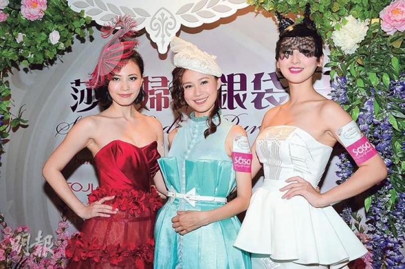 朱晨麗（左起）輕露事業線，黃翠如與高海寧風頭被比下去。（攝影：鍾偉茵）高海寧自爆影月曆相時大髀內側抽筋。（攝影：鍾偉茵）