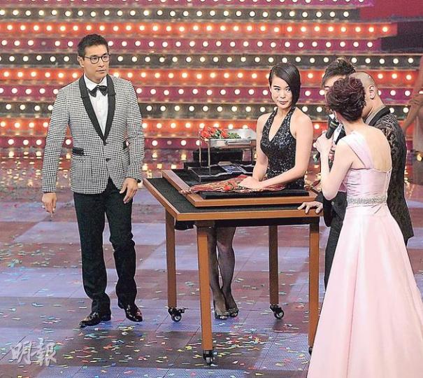 胡杏兒參與「肢解」魔術甚有驚喜。（攝影：鍾偉茵 林祖傑） 快做老竇的陳豪表演「生仔」魔術。（攝影：鍾偉茵 林祖傑）