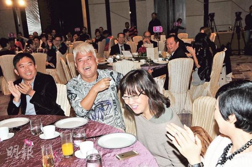 阿叻與無綫老闆陳國強及余詠珊同坐一枱。（攝影：梁迺楠）陳凱琳獲安排坐1號枱「主家席」甚受重視。（攝影：梁迺楠）