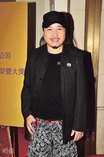 古明華笑言金牌再重啲仲好。（攝影：梁迺楠）鍾景輝服務無綫10年獲頒3錢重紀念金牌。（攝影：梁迺楠）李寶安指封殺令是保護無綫職藝員的措施。（攝影：梁迺楠）