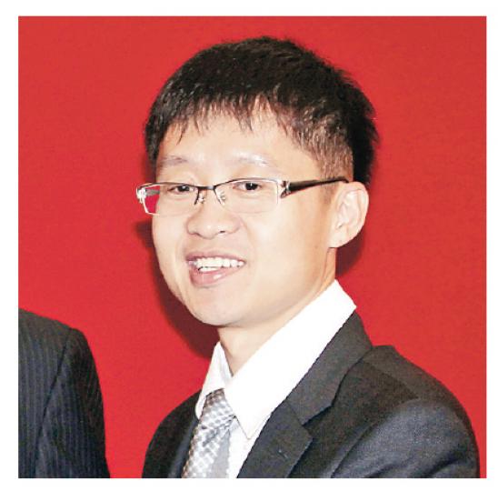 信義玻璃分拆的太陽能業務信義光能，將於12月12日以介紹形式在聯交所主板上市。信義光能第三季毛利率升至34%，行政總裁李友情表示行業已恢復健康發展期。（郭慶輝攝）
