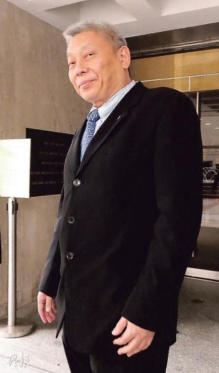 蔡衍明昨完成作供，連番向記者表示「辛苦了」，他表示將即日返回台灣處理業務。（陳倢朗攝）