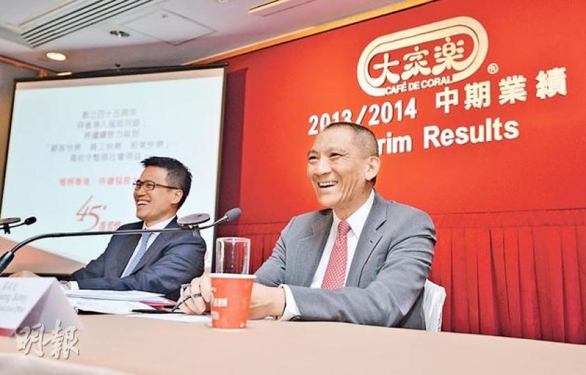 大家樂首席執行官羅開光(右)表示,人工高、租金高及食材價格高「三高」情况會繼續出現。左為首席財務官林洪進。(黃志東攝) 大家樂首席執行官羅開光(右)表示,人工高、租金高及食材價格高「三高」情况會繼續出現。左為首席財務官林洪進。(黃志東攝)
