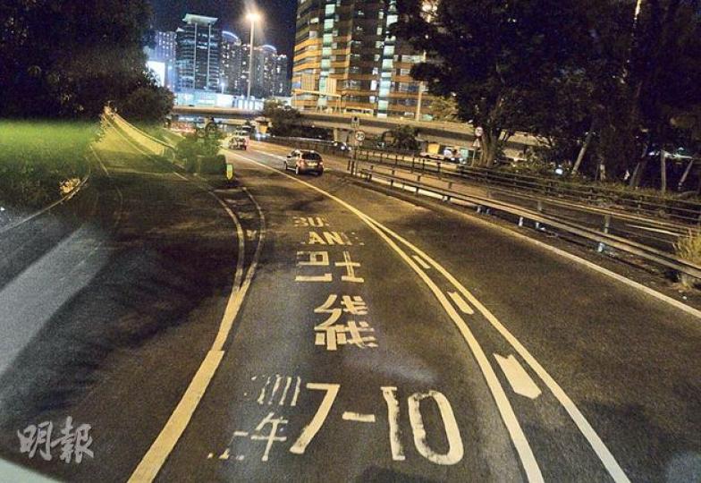 現時漆咸道北的巴士專線,只限於上午7時至10時,九巴向運輸署建議使用時間延長至朝7晚10,令巴士行駛得更順暢。(盧翊銘攝) 現時漆咸道北的巴士專線,只限於上午7時至10時,九巴向運輸署建議使用時間延長至朝7晚10,令巴士行駛得更順暢。(盧翊銘攝)