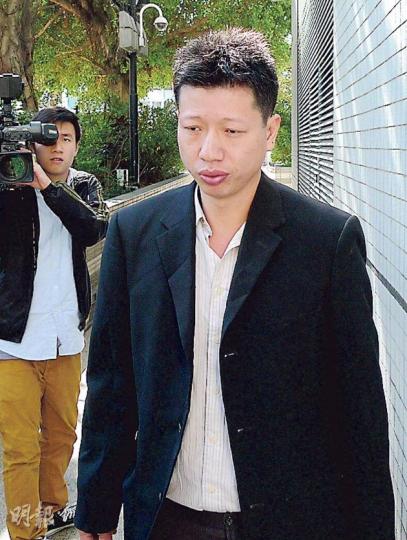 林少彬(圖)指被捕後,方知蕭德明利用他簽署的工作證明犯案,自願頂證蕭。裁判官指他因案件失去清白之身,且因病不適合社會服務令,輕判罰款5000元。(何偉畧攝) 林少彬(圖)指被捕後,方知蕭德明利用他簽署的工作證明犯案,自願頂證蕭。裁判官指他因案件失去清白之身,且因病不適合社會服務令,輕判罰款5000元。(何偉畧攝)