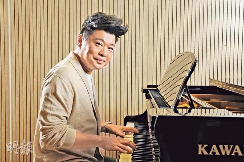 阮兆祥下月中開騷紀念入行30年,預告不搞笑、不演戲,純粹以歌會友。(攝影﹕孫華中)阮兆祥(箭嘴示)不諱言入行30年,掙到最多的,就是友情。(微博圖片) 阮兆祥下月中開騷紀念入行30年,預告不搞笑、不演戲,純粹以歌會友。(攝影﹕孫華中)阮兆祥(箭嘴示)不諱言入行30年,掙到最多的,就是友情。(微博圖片)
