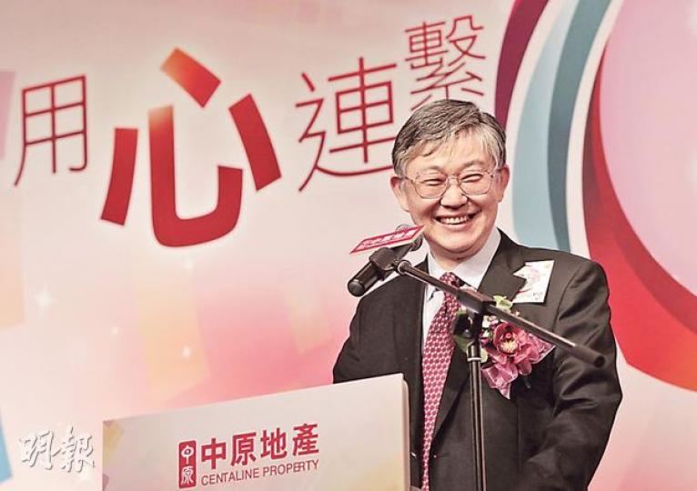 施永青昨日出席中原地產35周年慶祝酒會時表示,在發展商積極推盤的情况下,明年新盤開價有機會一浪低於一浪。(李澤彤攝) 施永青昨日出席中原地產35周年慶祝酒會時表示,在發展商積極推盤的情况下,明年新盤開價有機會一浪低於一浪。(李澤彤攝)