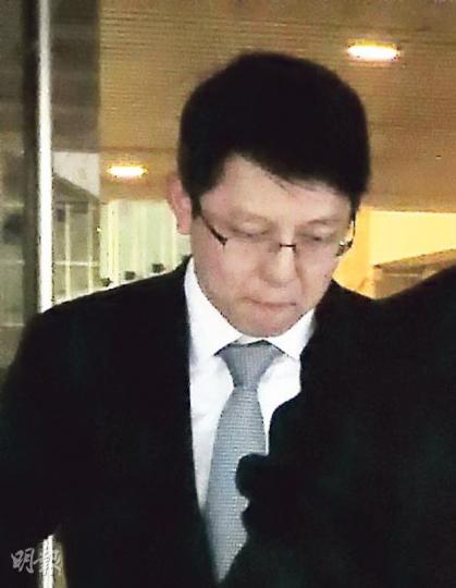 蔡衍明兒子兼亞視董事蔡紹中(圖)昨以流利英語作供,多次就亞視管理問題提出質疑。他今日繼續作供。(陳倢朗攝) 蔡衍明兒子兼亞視董事蔡紹中(圖)昨以流利英語作供,多次就亞視管理問題提出質疑。他今日繼續作供。(陳倢朗攝)