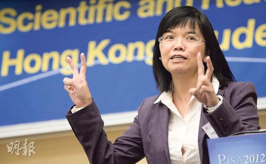 中大教育行政與政策學系教授何瑞珠(圖)指出,雖然港生數學名列前茅,但學數學的焦慮感高,建議師長多作鼓勵,減低學生的焦慮。(余俊亮攝) 中大教育行政與政策學系教授何瑞珠(圖)指出,雖然港生數學名列前茅,但學數學的焦慮感高,建議師長多作鼓勵,減低學生的焦慮。(余俊亮攝)