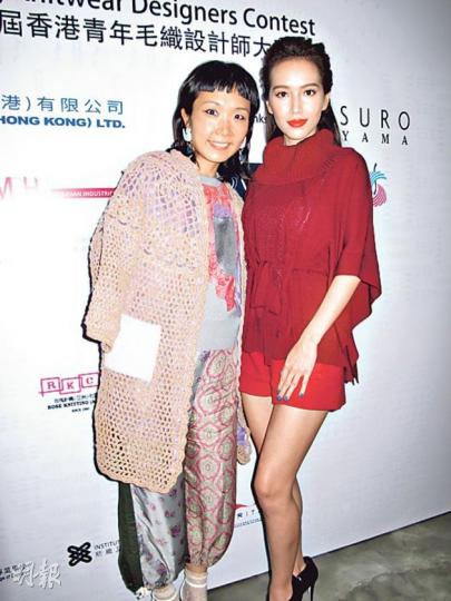 傅嘉莉(右)與時裝設計師何志恩(左)交流設計心得。(攝影/記者﹕林蘊兒) 傅嘉莉(右)與時裝設計師何志恩(左)交流設計心得。(攝影/記者﹕林蘊兒)