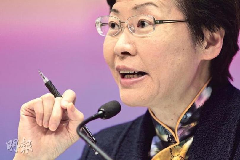身兼政制諮詢專責小組主席的政務司長林鄭月娥昨啟動政改諮詢,宣布政改進入「普選大直路」。林太作為小組主席,昨卻謙稱自己過往工作較少觸及政改議題,除了2010參加「起錨」宣傳政改方案。(郭慶輝攝) 特首梁振英昨出席香港論壇午餐會後,「搶閘」宣布政改諮詢即將展開,指自己在政改中有角色。(盧翊銘攝) 身兼政制諮詢專責小組主席的政務司長林鄭月娥昨啟動政改諮詢,宣布政改進入「普選大直路」。林太作為小組主席,昨卻謙稱自己過往工作較少觸及政改議題,除了2010參加「起錨」宣傳政改方案。(郭慶輝攝) 特首梁振英昨出席香港論壇午餐會後,「搶閘」宣布政改諮詢即將展開,指自己在政改中有角色。(盧翊銘攝)