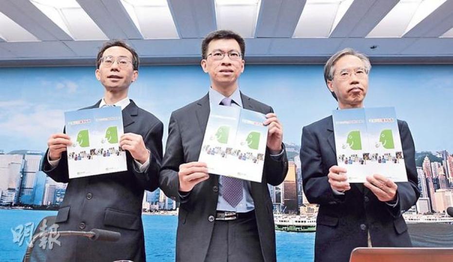 副環保署長黎志華表示,日後會與天文台、勞工處及教育局聯繫,按不同空氣健康風險水平,考慮是否作停工或停課呼籲,但不會硬性規定。(李澤彤攝) (明報製圖) 副環保署長黎志華表示,日後會與天文台、勞工處及教育局聯繫,按不同空氣健康風險水平,考慮是否作停工或停課呼籲,但不會硬性規定。(李澤彤攝) (明報製圖)
